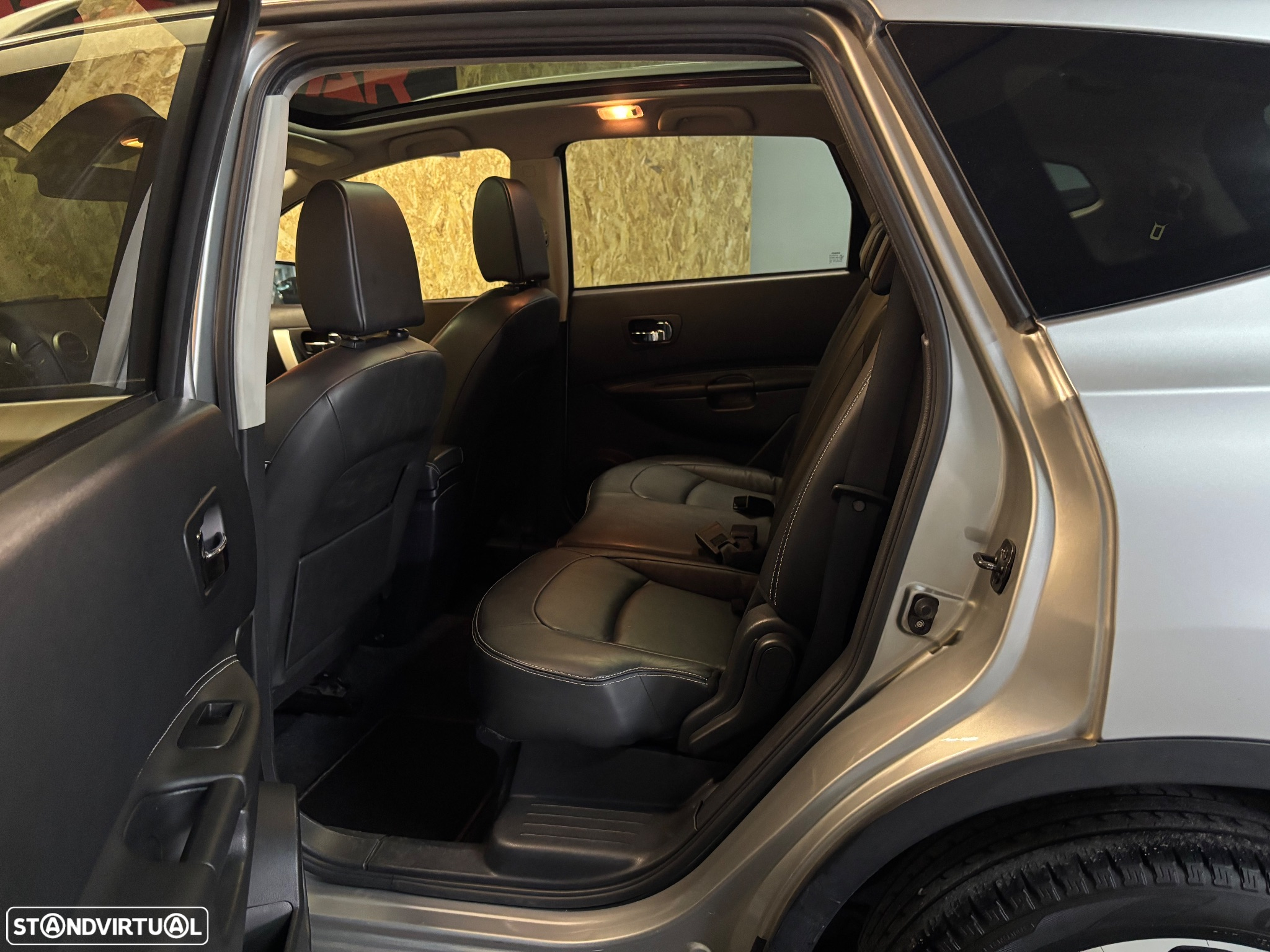 Nissan Qashqai +2 1.5 dCi Tekna Pele Preto +Navi - 9