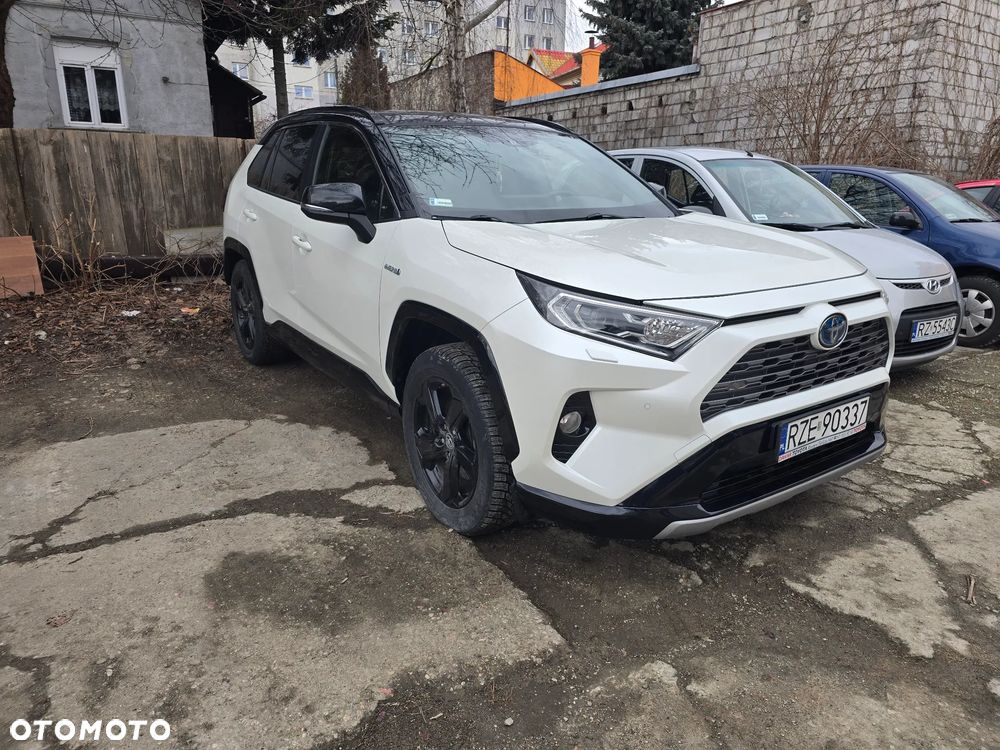 Toyota RAV4 - 1