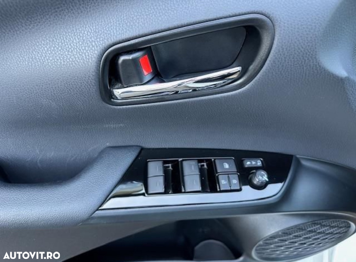 Toyota Prius Plug-in Hybrid Comfort - 12