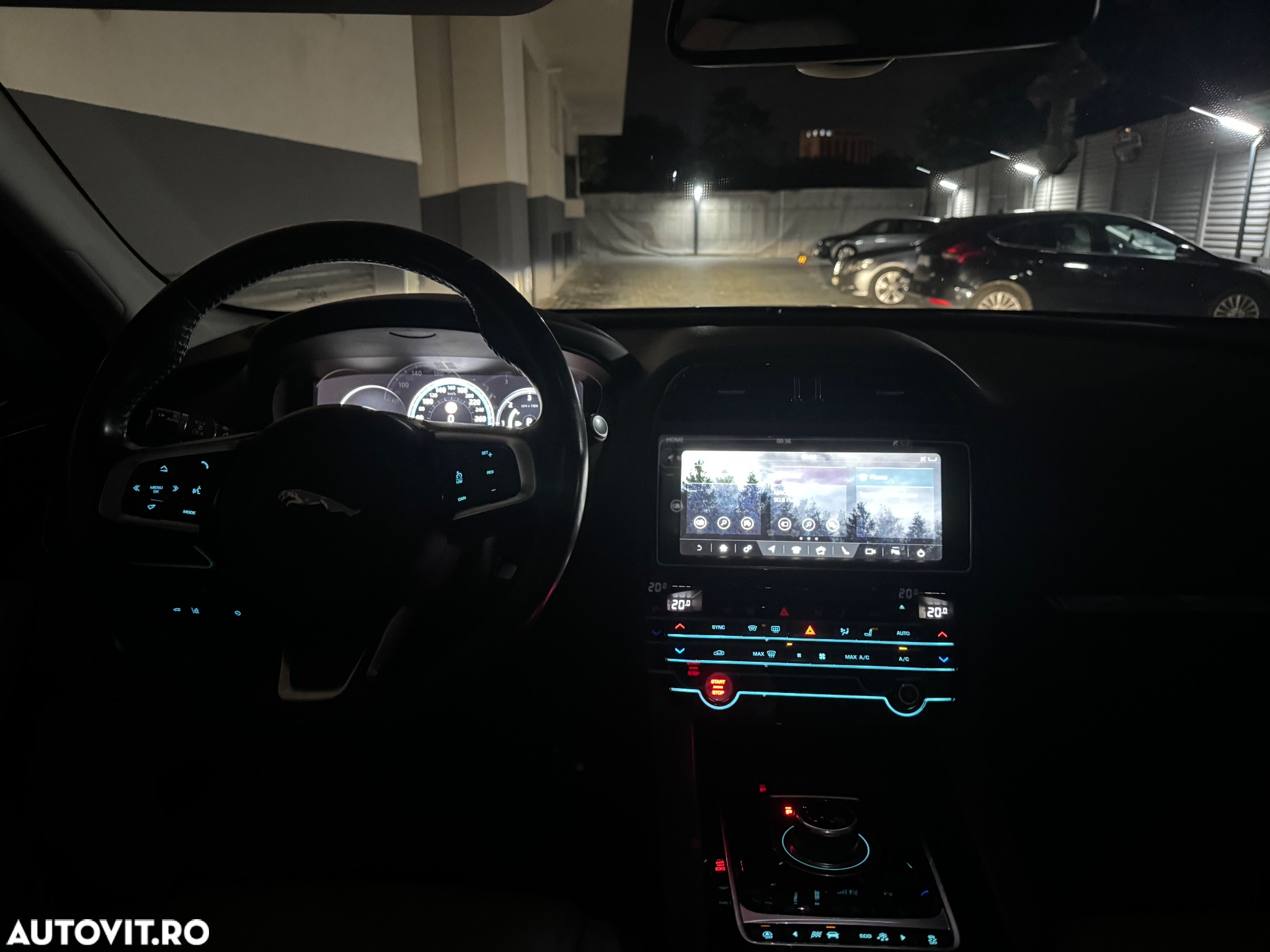 Jaguar F-Pace 20d AWD Pure - 16