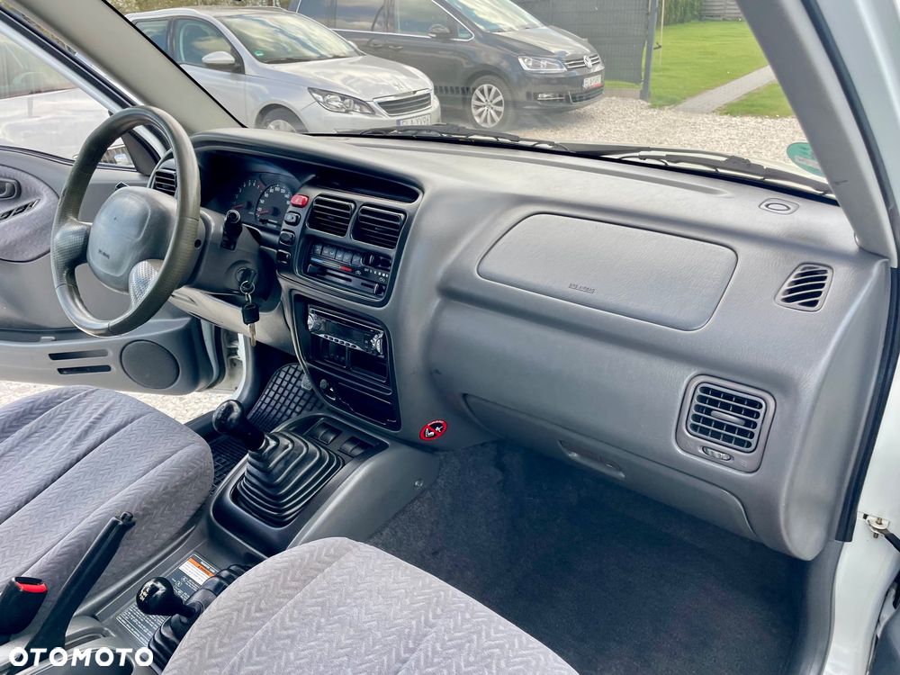 Suzuki Grand Vitara 2.0 Club - 36