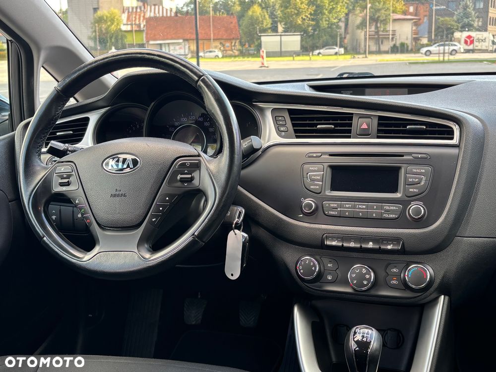 Kia Ceed 1.4 CVVT Attract - 23