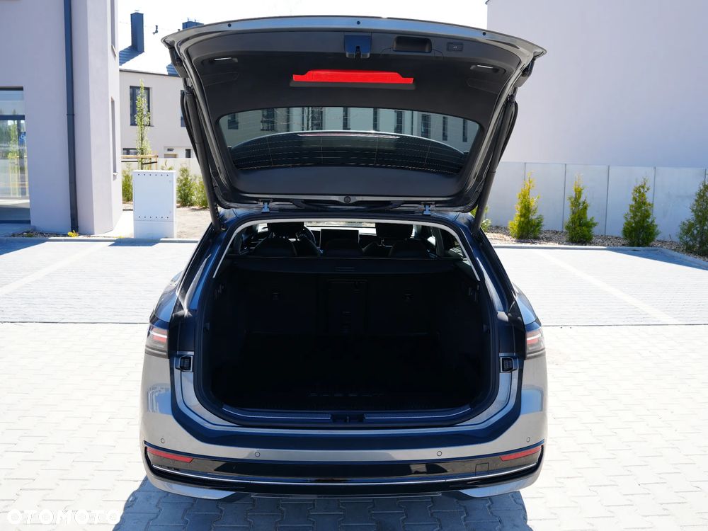 Volkswagen Passat - 11