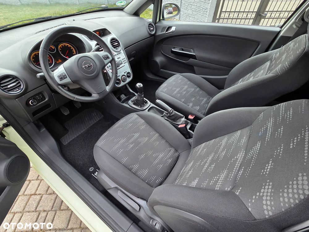 Opel Corsa 1.4 16V Satellite - 15