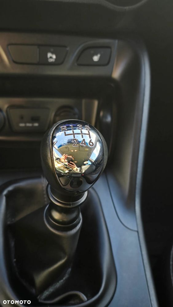 Hyundai ix35 2.0 2WD Style - 19