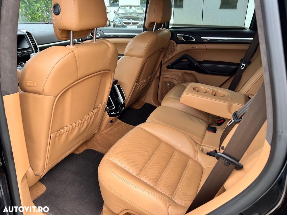 Porsche Cayenne 3.0 L - 8