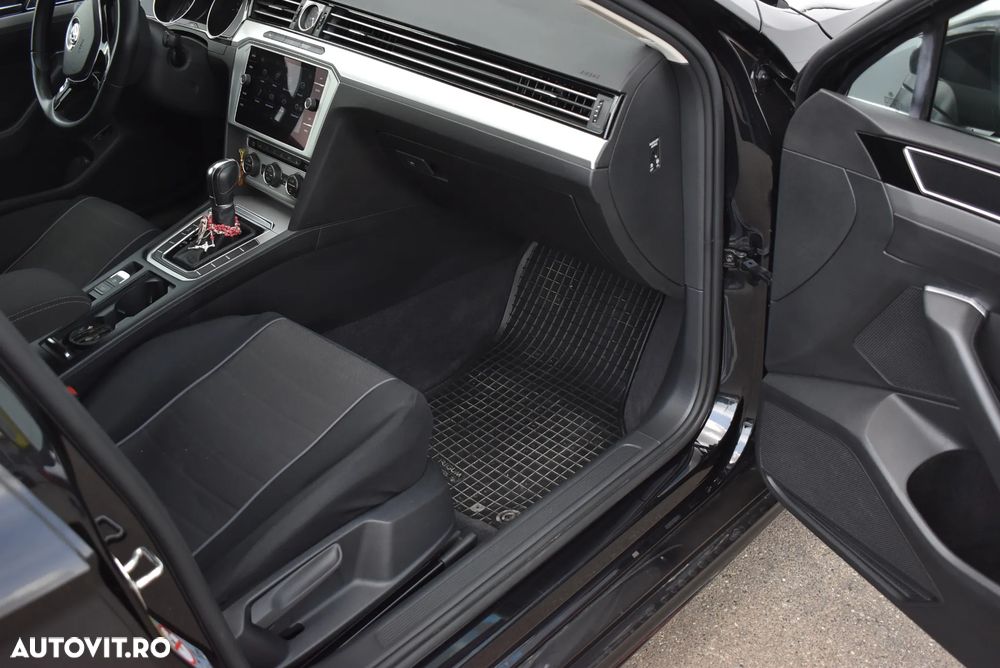 Volkswagen Passat 2.0 TDI DSG Highline - 23
