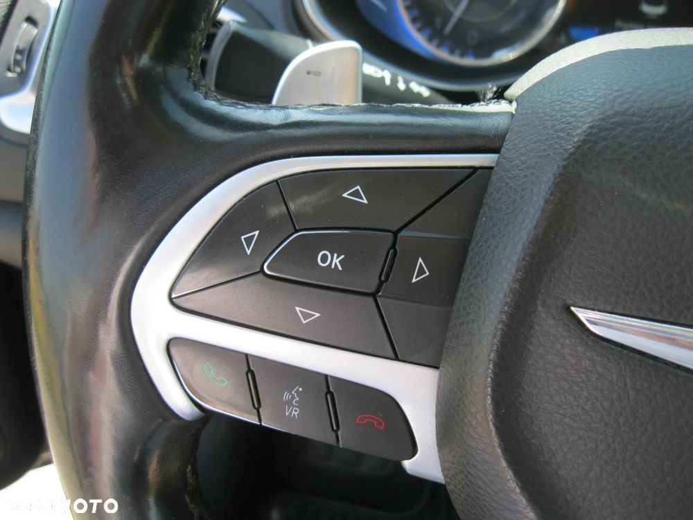 Chrysler 200 - 16
