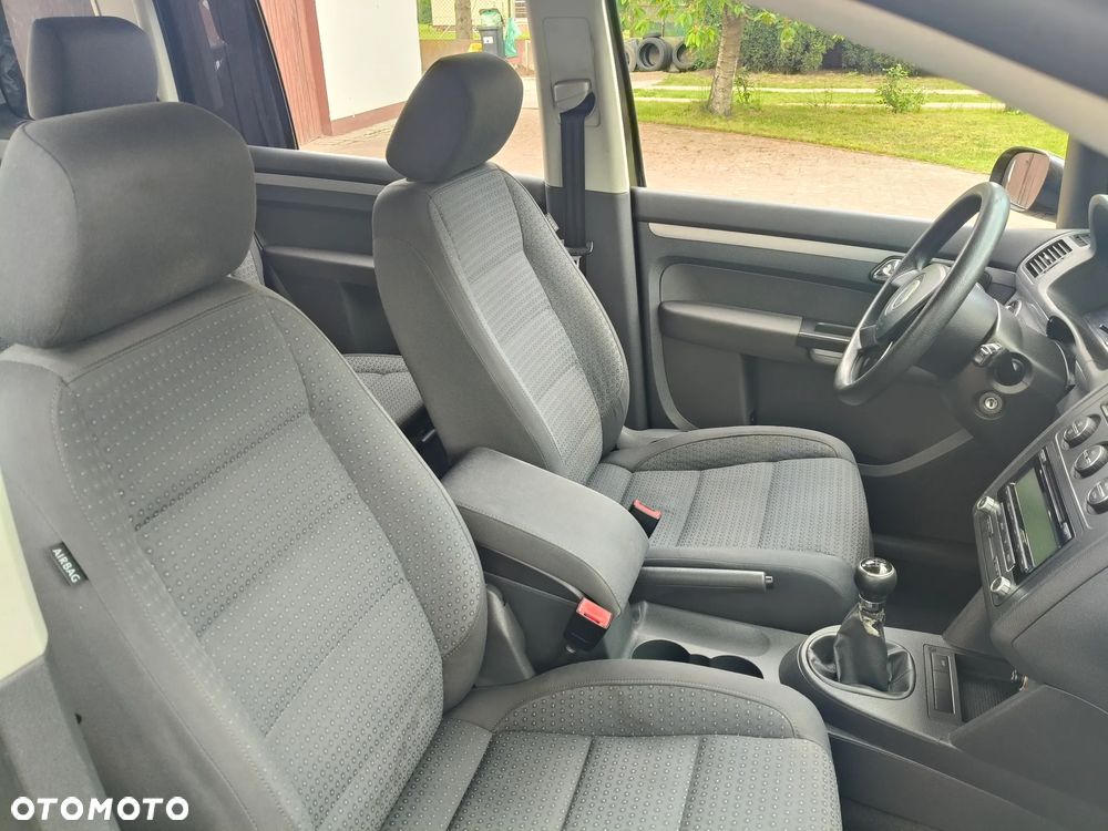 Volkswagen Touran - 13
