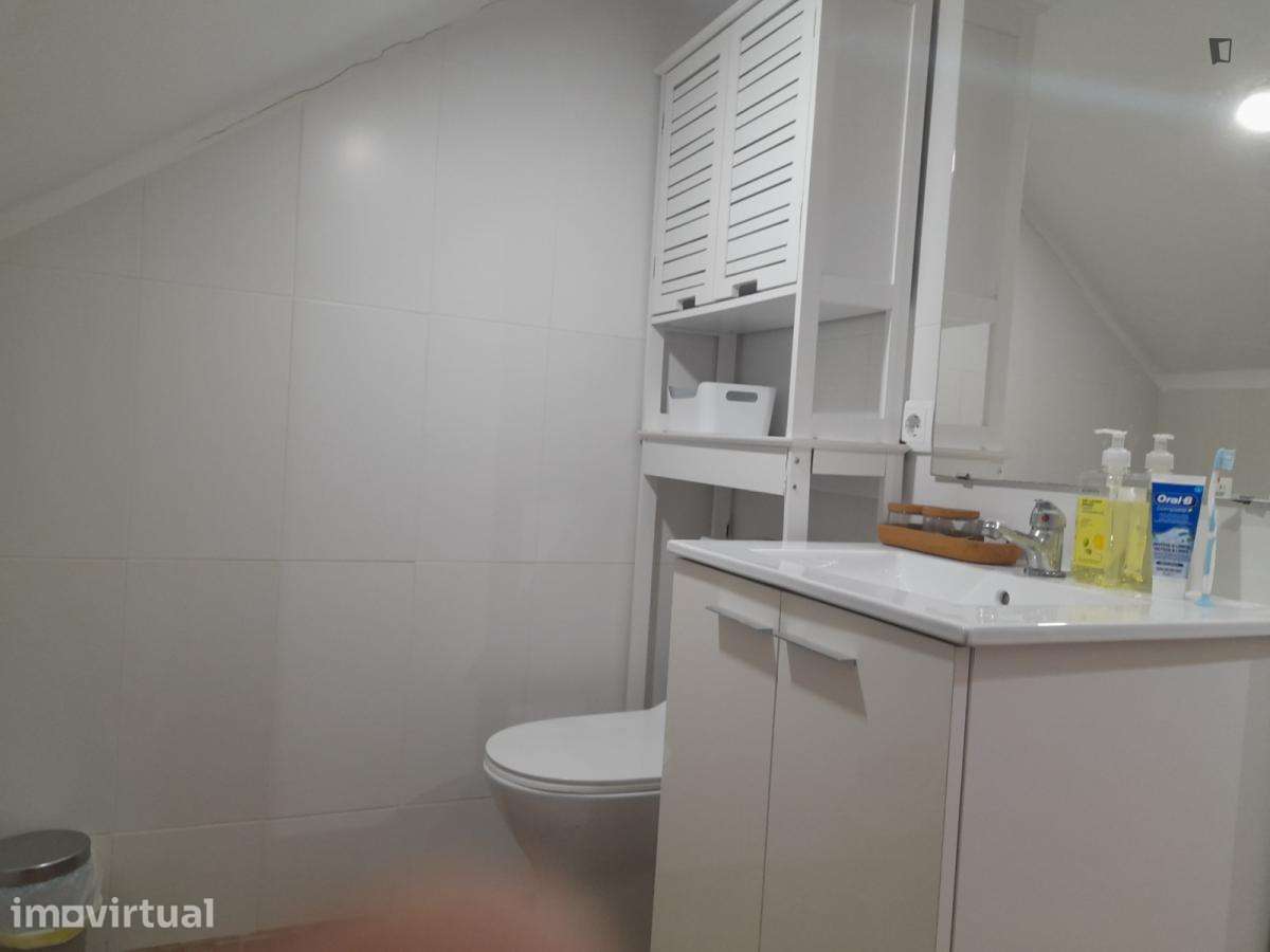Quarto - localizado em Paranhos Porto - Grande imagem: 3/7