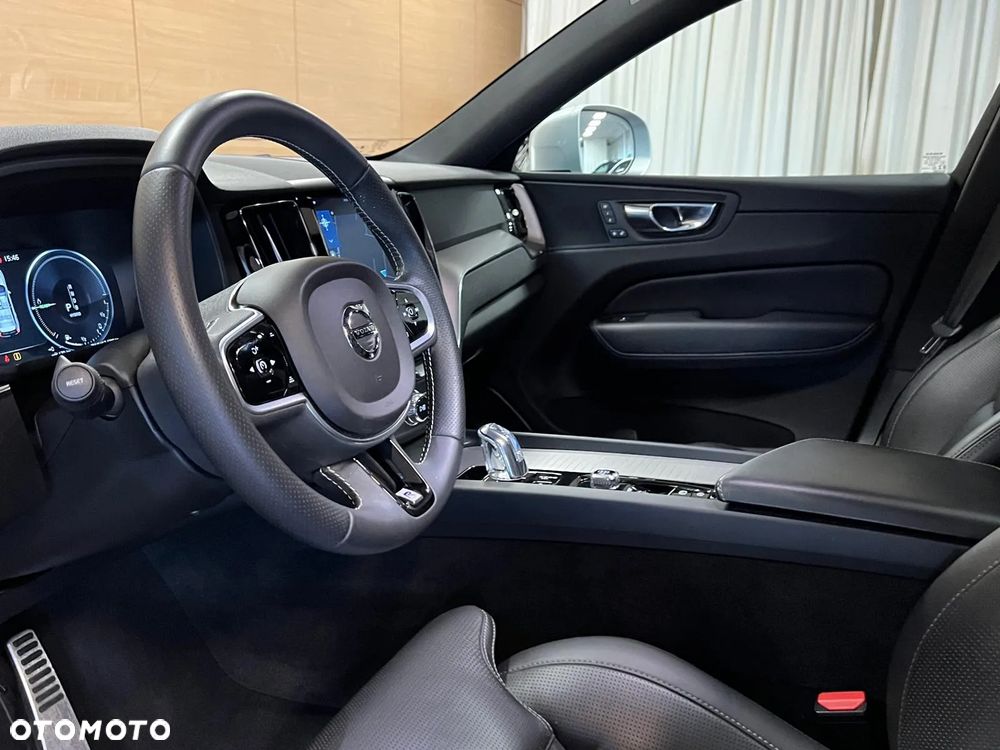 Volvo XC 60 T8 Plug-In Hybrid AWD R-Design - 16