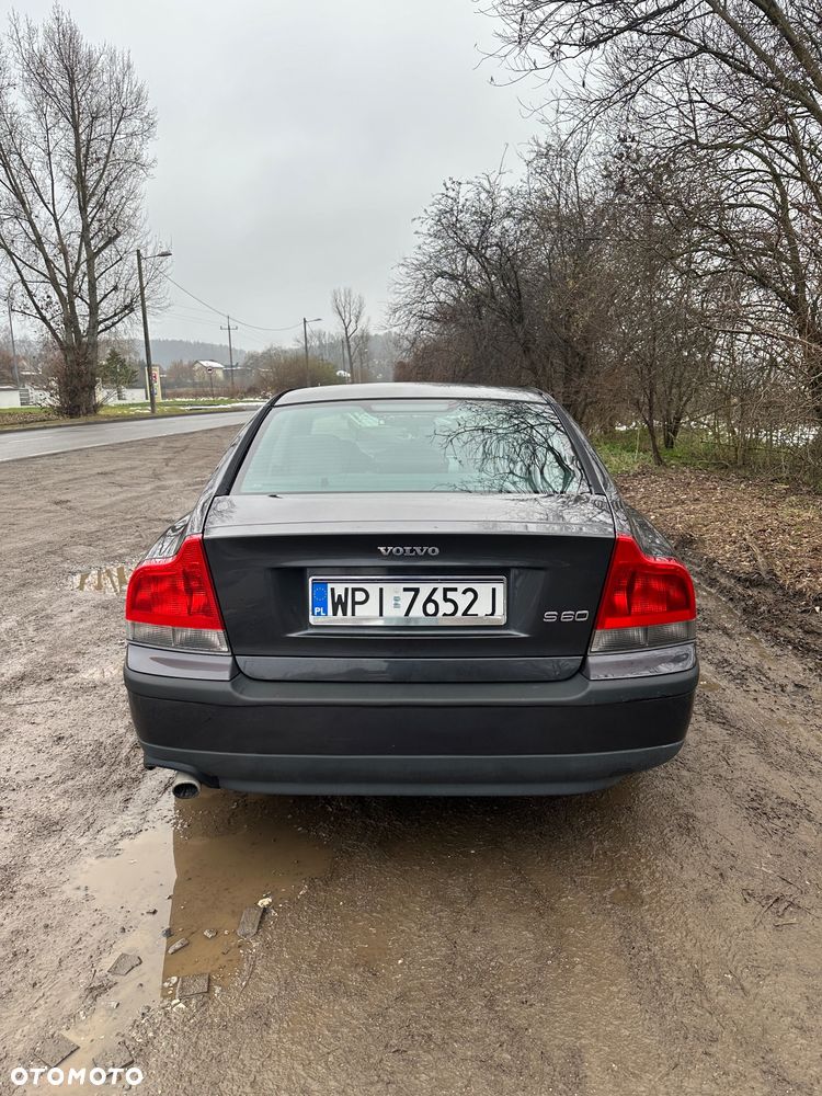Volvo S60 2.4 - 7