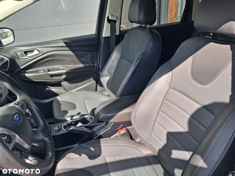 Ford Kuga 2.0 TDCi 4x4 Titanium - 20