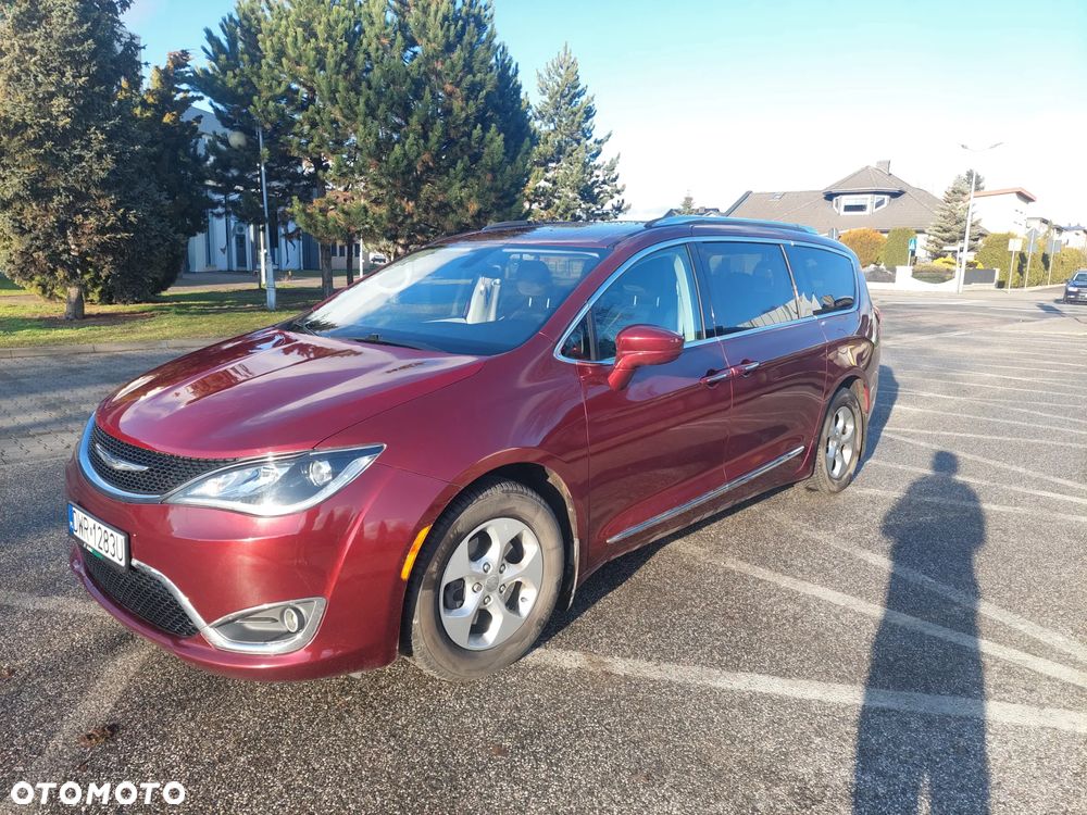 Chrysler Pacifica - 1