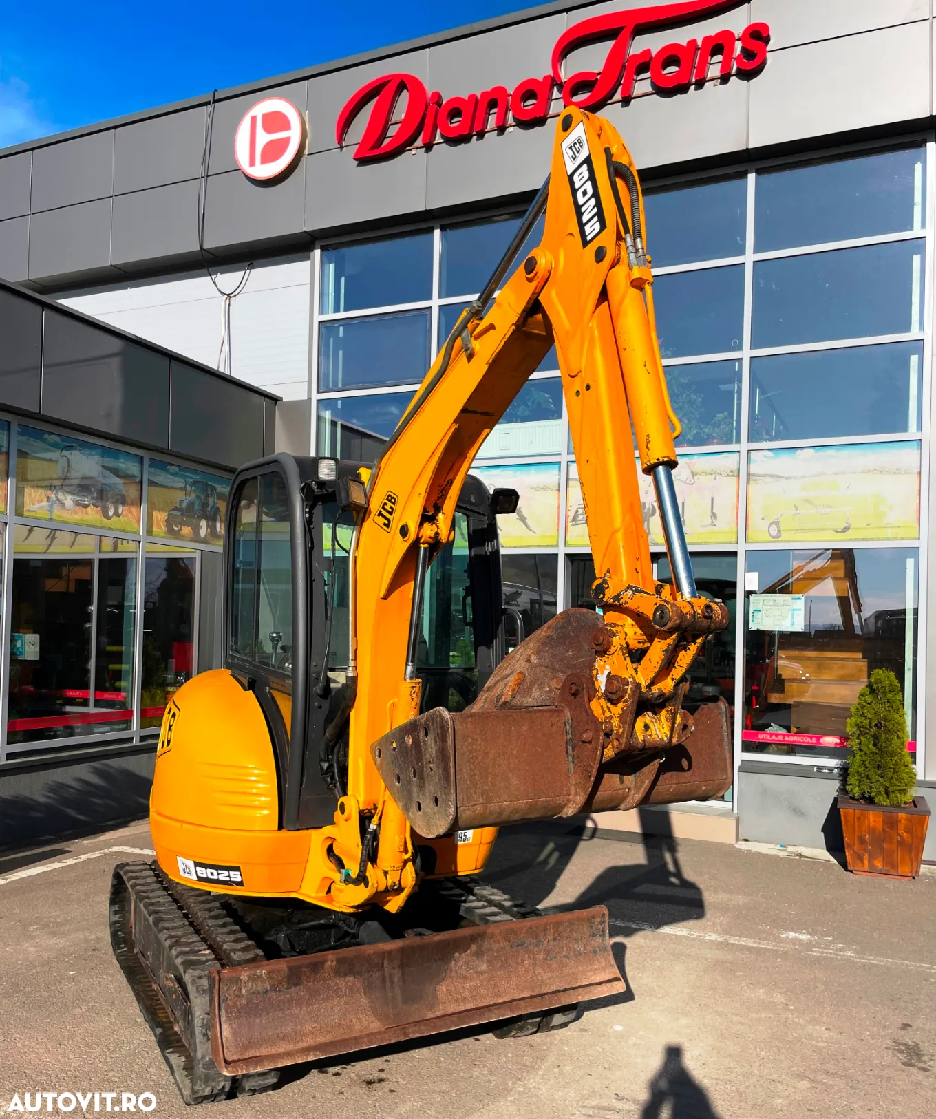 JCB 8025 - 3