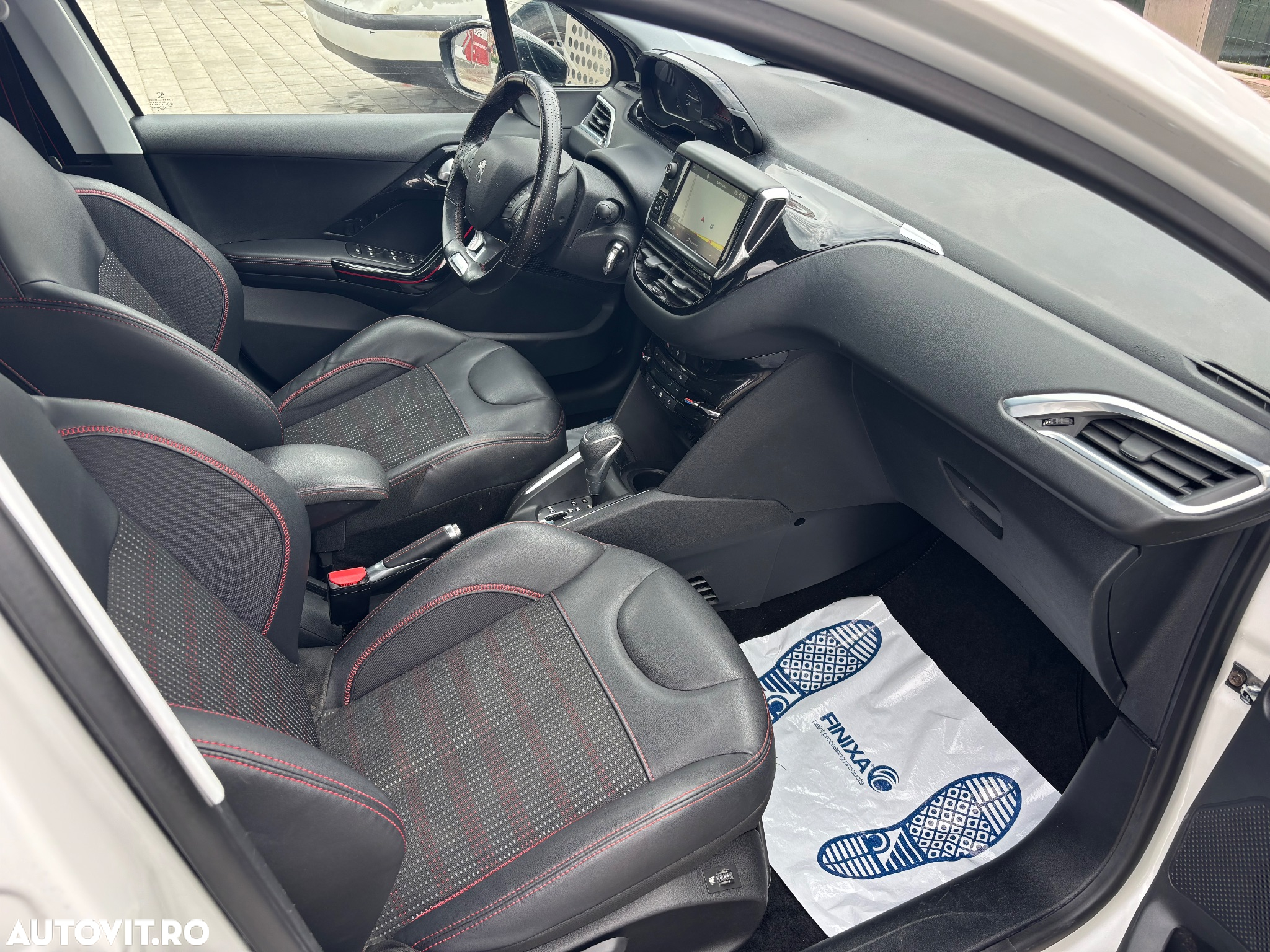 Peugeot 208 1.2 L PureTech Turbo Allure Aut. - 9
