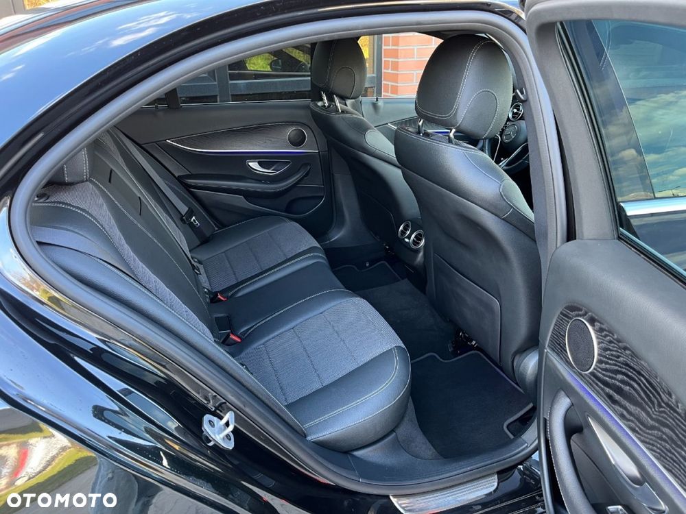 Mercedes-Benz Klasa E 200 9G-TRONIC Exclusive - 18