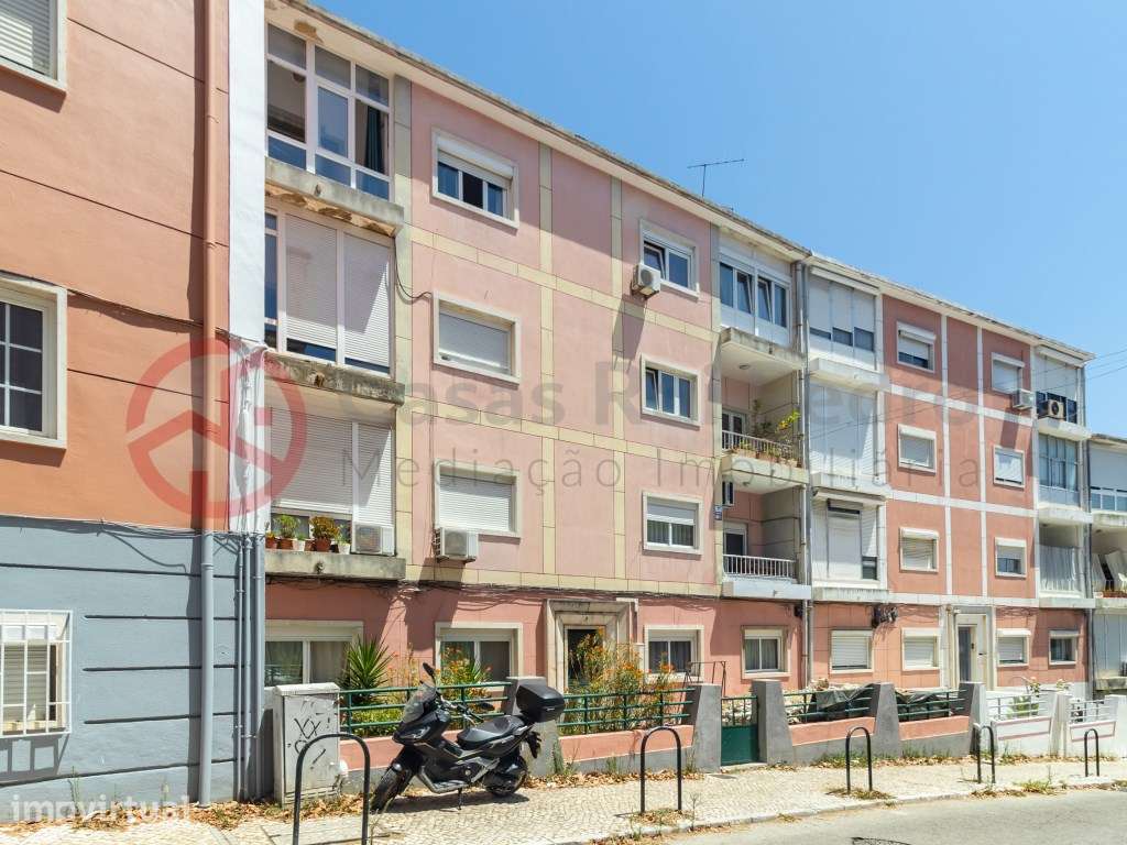 T2 remodelado e com duas varandas na Cova da Piedade - Almada - Grande imagem: 2/50