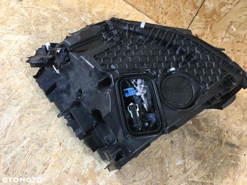 LAMPA PRAWA Mercedes EQS A2979067202 - 11