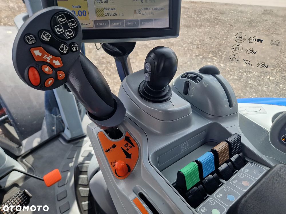 New Holland T7.245 AUTOCOMMAND PNEUMATYKA - 11