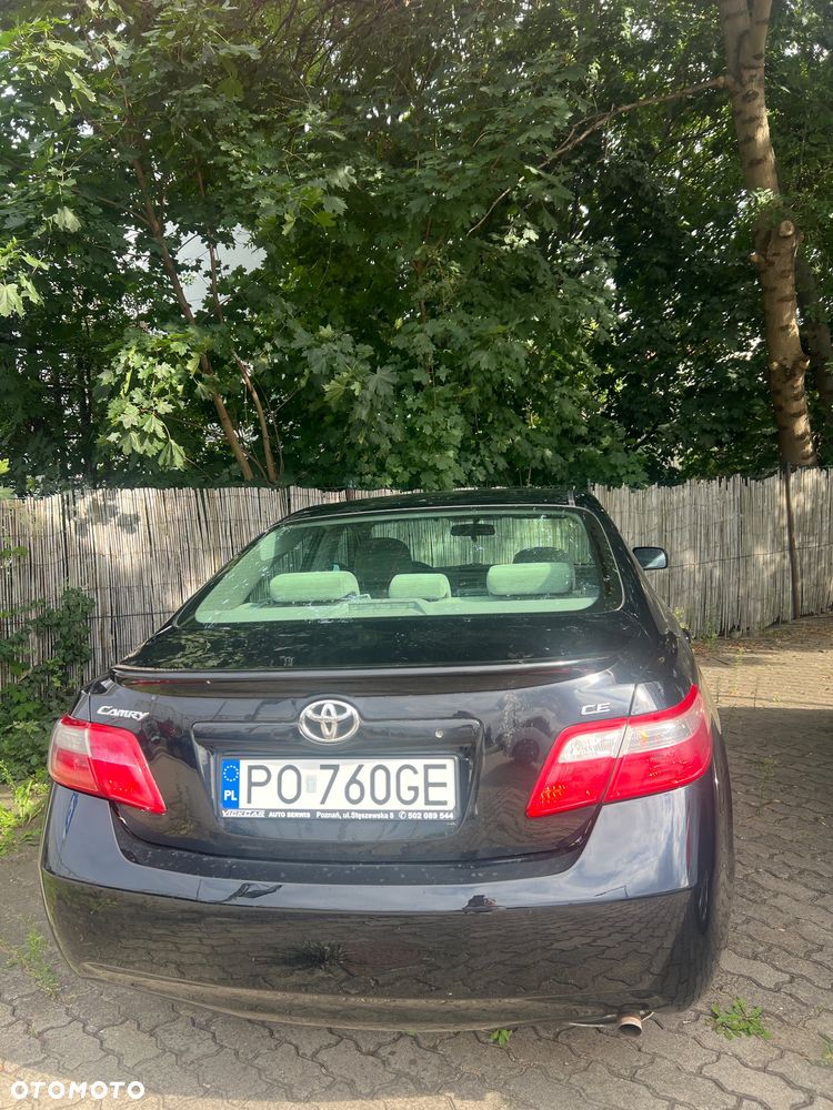 Toyota Camry 2.4 XLE - 12