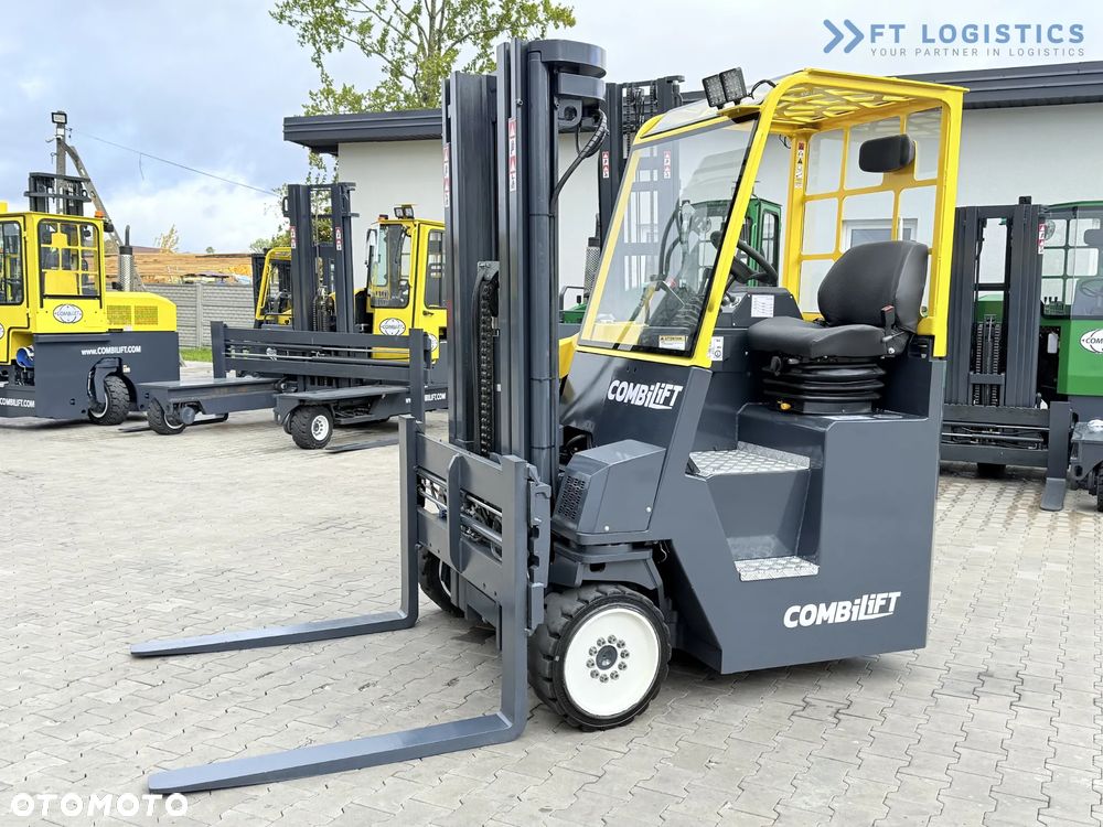 Combilift WÓZEK CZTEROKIERUNKOWY - WIELOKIERUNKOWY / CB4000 / GAS / TRIPLEX 5200MM / WOLNY SKOK / POZYCJONER WIDEŁ / PRZESUW WIDEŁ / STAN IDEALNY / Szeroka oferta wózków czterokierunkowych i bocznych, dopasowanych do różnorodnych potrzeb i zastosowań - 4