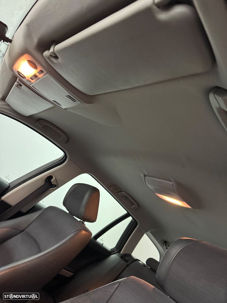 BMW 318 d LifeStyle - 24