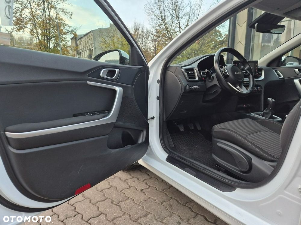 Kia Ceed 1.5 T-GDI M - 12