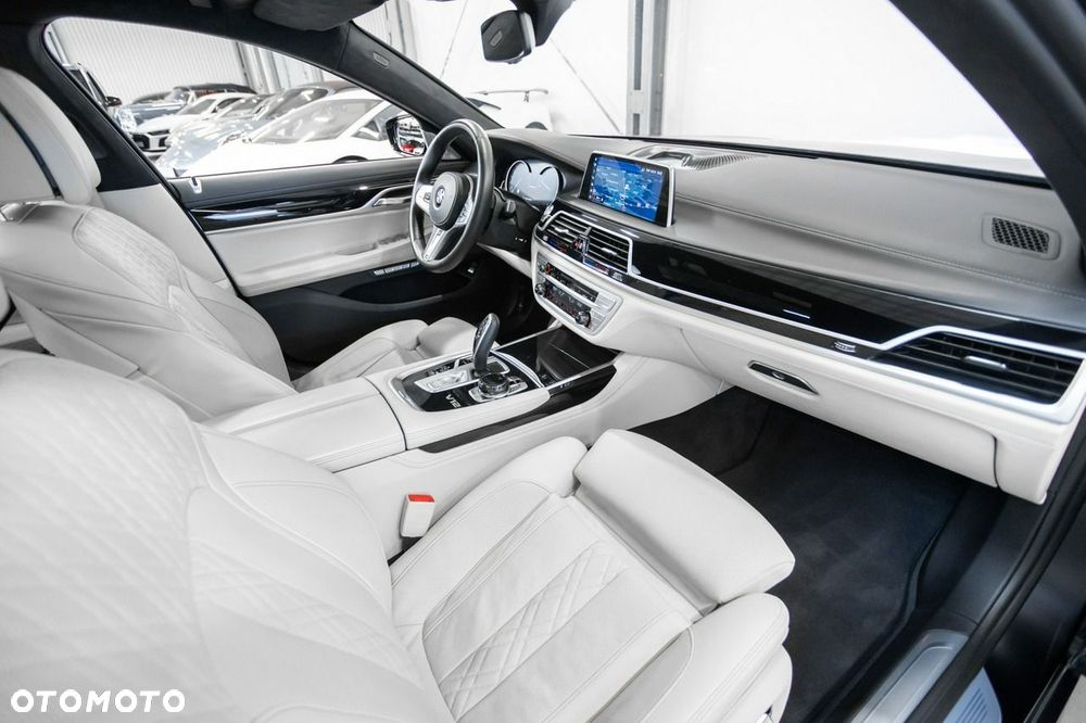 BMW Seria 7 M760Li xDrive - 25