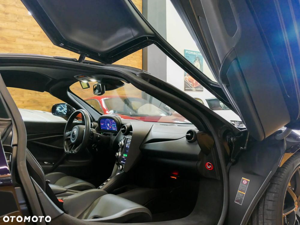McLaren 720S Coupe - 11