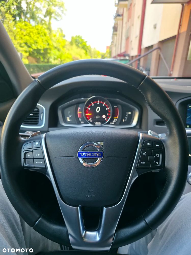 Volvo S60 T5 AWD R-Design - 18
