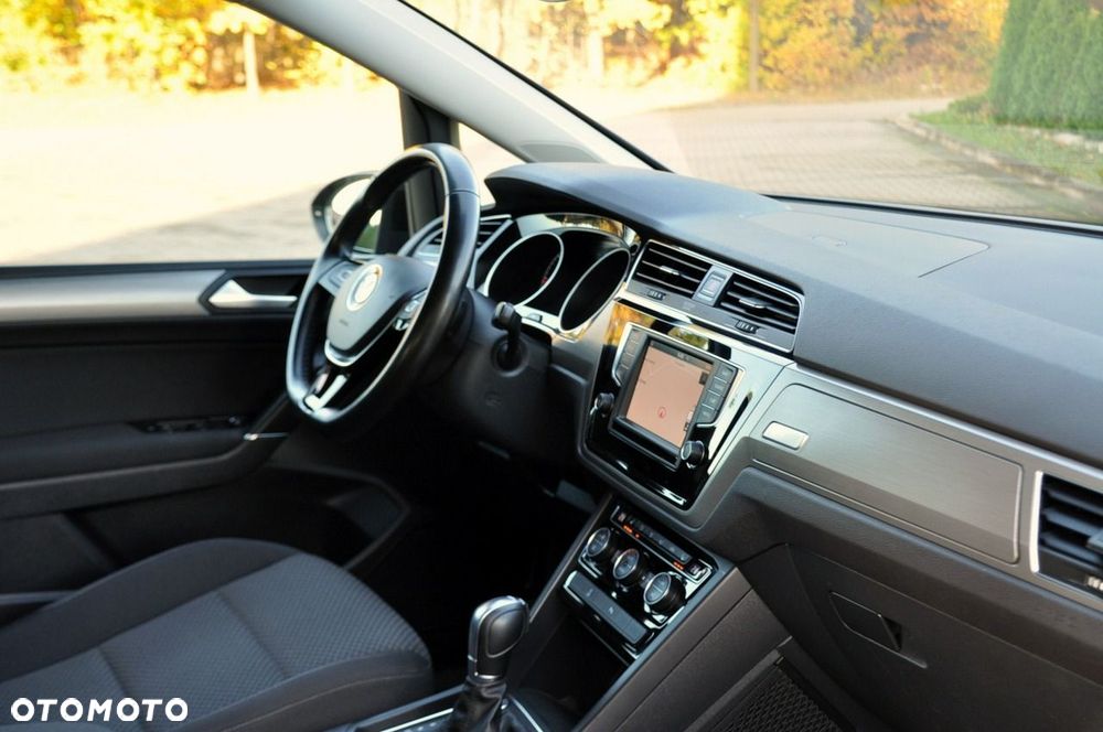 Volkswagen Touran - 18