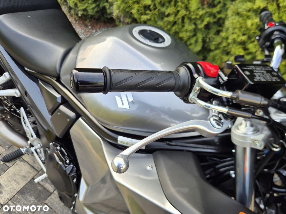 Suzuki GSX - 14