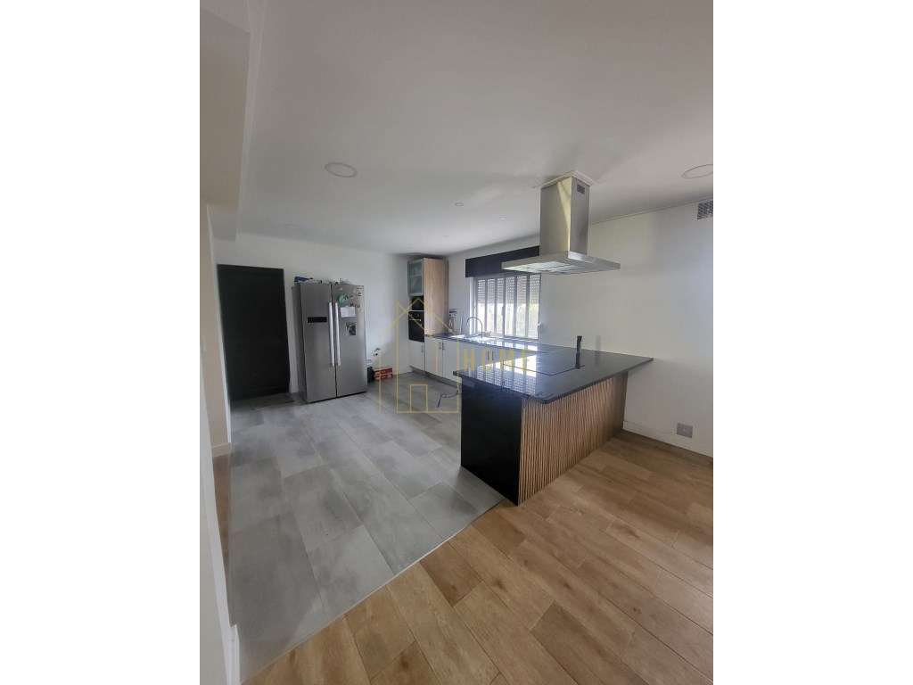 Excelente T4+T2 Quinta Bi familiar ou de Investimento - Grande imagem: 4/46