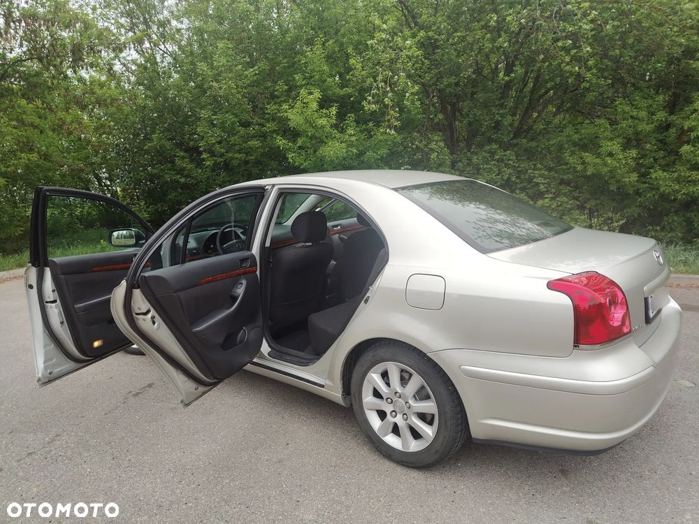 Toyota Avensis 2.2 D-4D X - 3