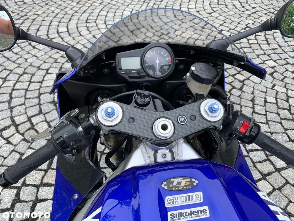 Yamaha R1 - 10