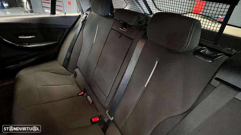 BMW 318 d Touring Auto Line Sport - 44