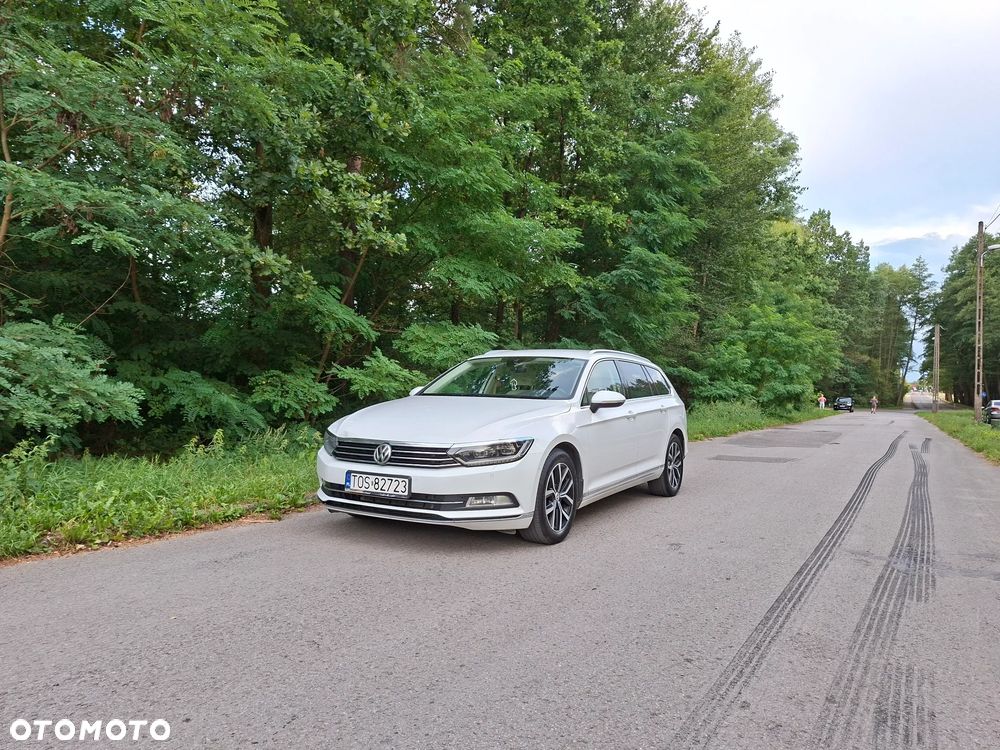 Volkswagen Passat - 1