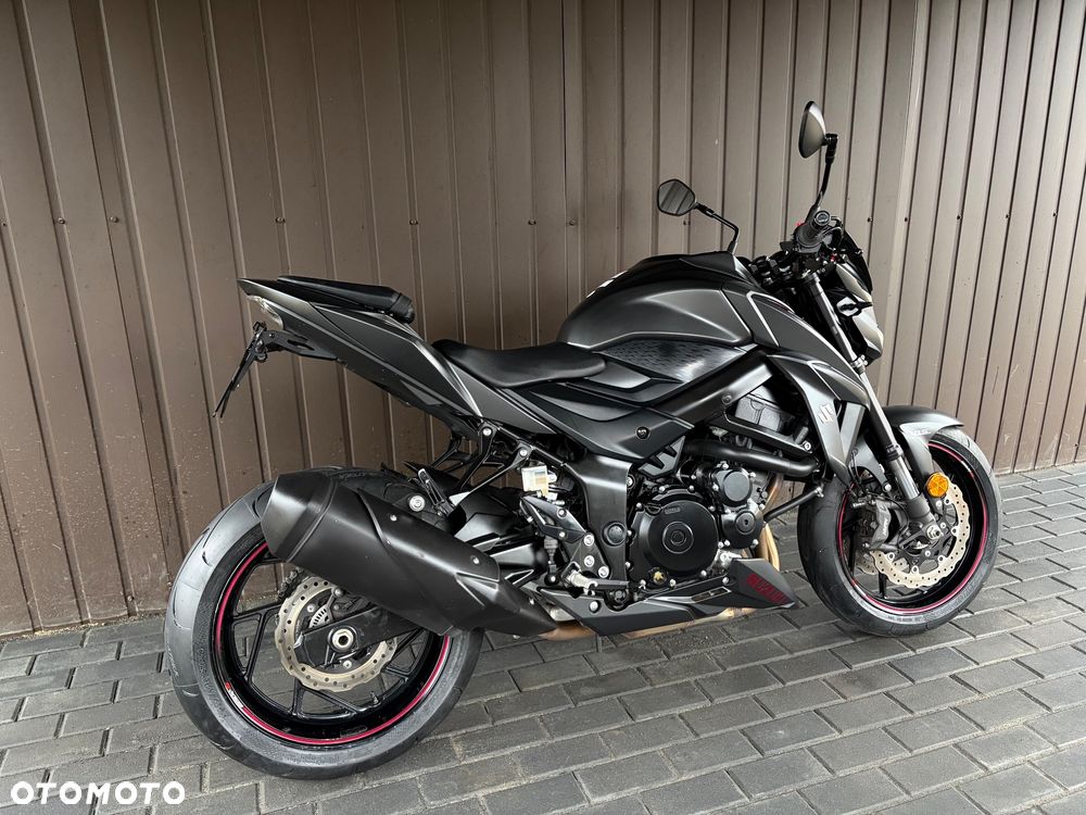 Suzuki GSX - 35