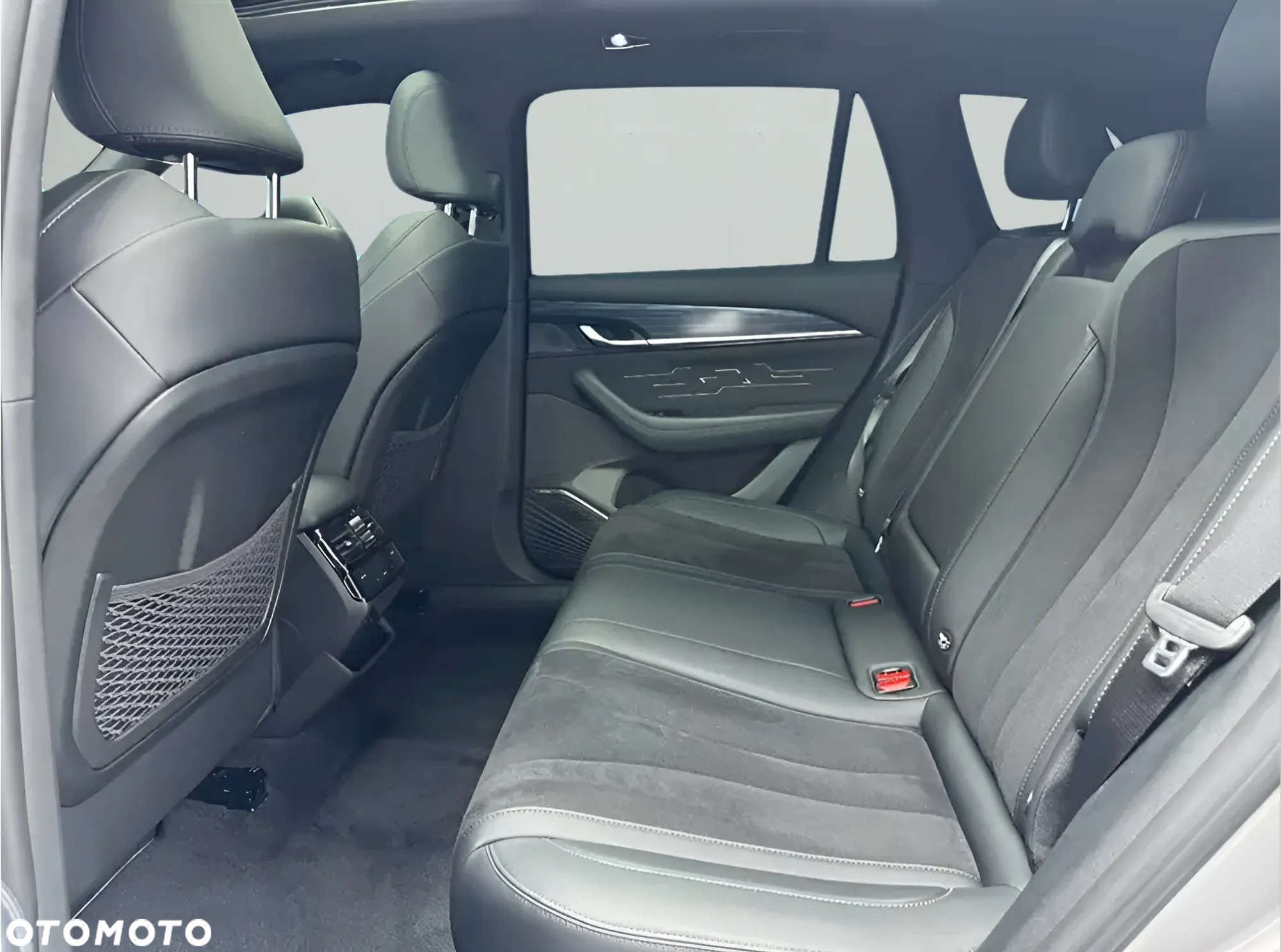Geely Monjaro - 12