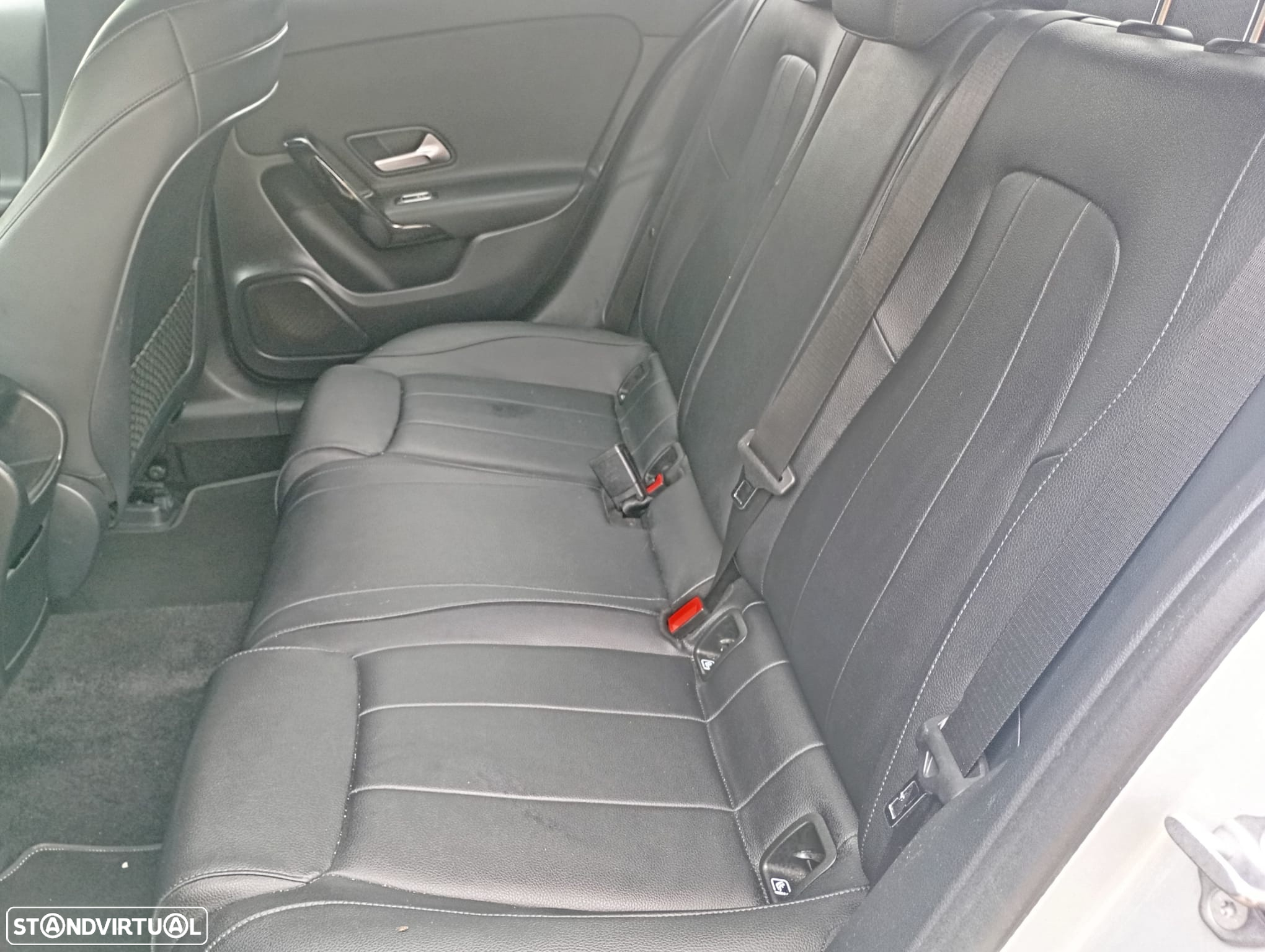 Mercedes-Benz A 180 Limousine d Progressive Aut. - 27