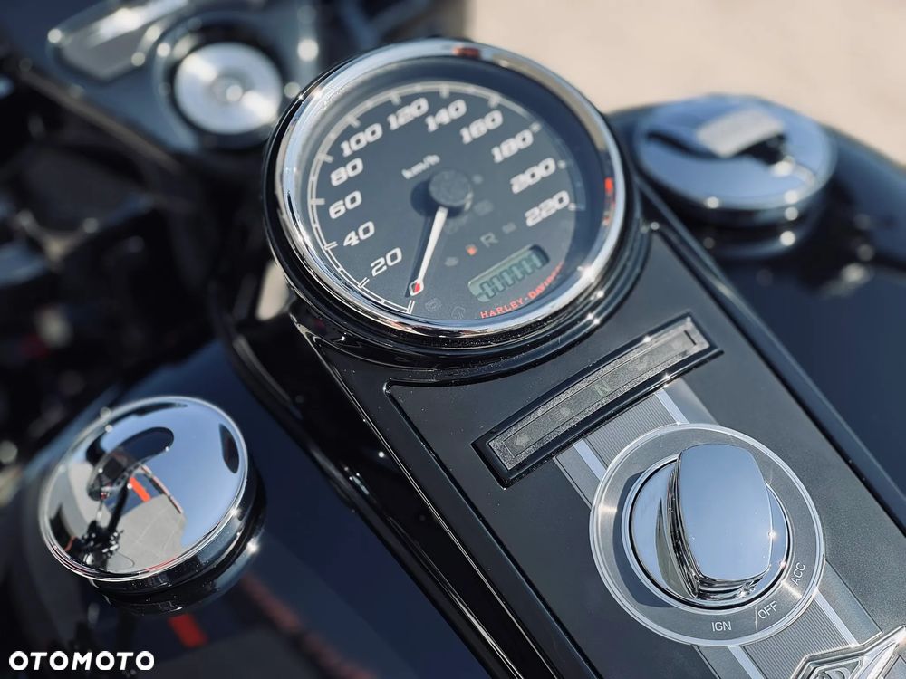 Harley-Davidson Touring Road King - 12