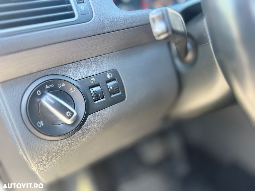 Volkswagen Touran 1.6 TDI DPF BlueMotion Technology DSG Comfortline - 11