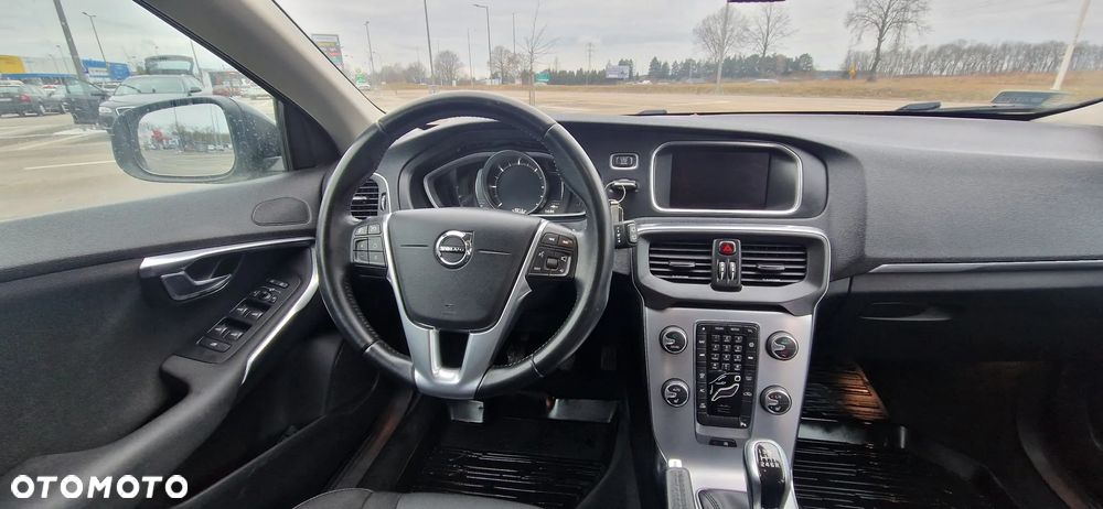 Volvo V40 D2 Momentum - 16