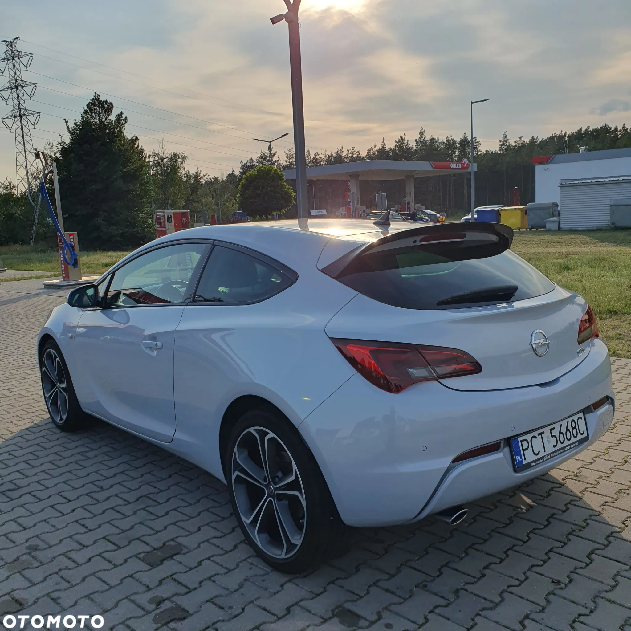 Opel Astra GTC 2.0 CDTI ecoFLEX Start/Stop - 2
