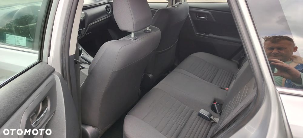 Toyota Auris Hybrid 135 Premium - 6
