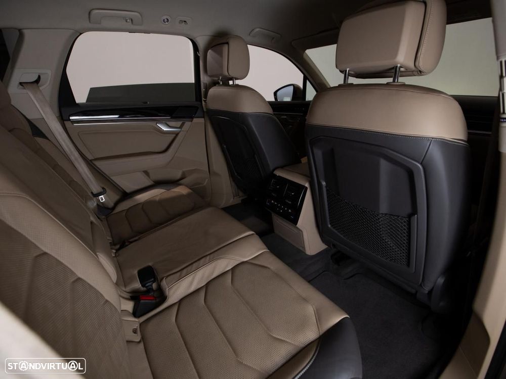 VW Touareg 3.0 TDI V6 Elegance Plus - 11