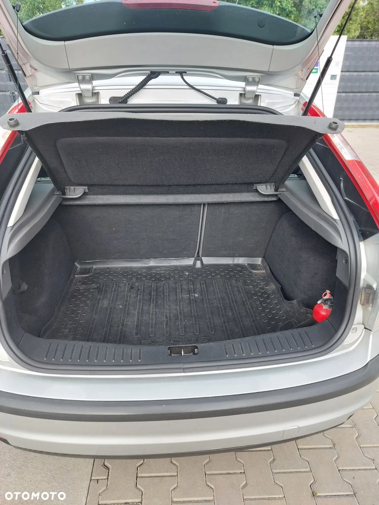Ford Focus 1.6 Ambiente - 9
