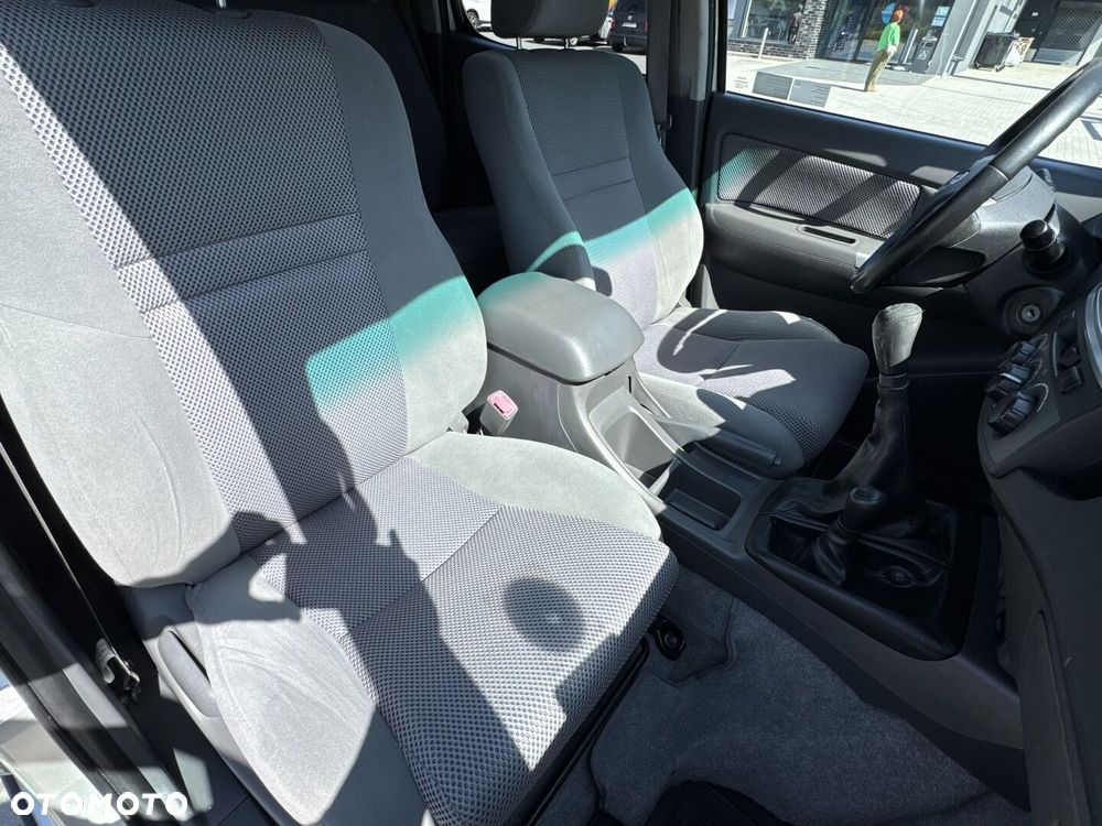 Toyota Hilux 2.5 D-4D SR - 19