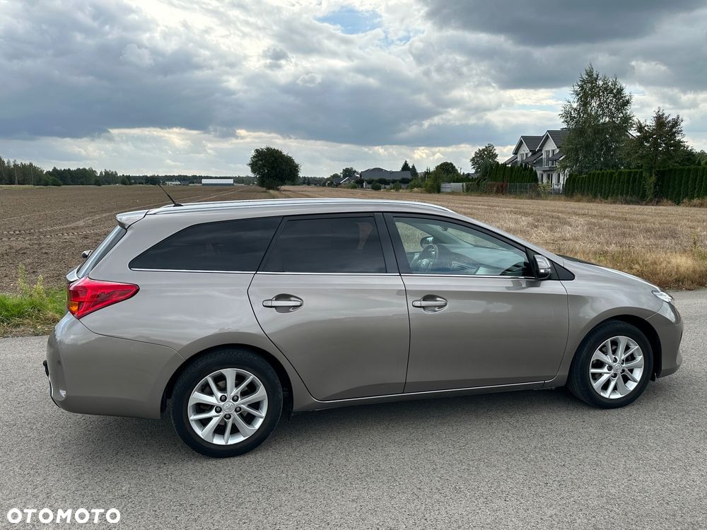 Toyota Auris 1.6 Premium - 11